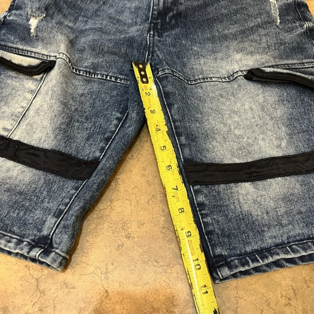 South pole Blue Jean shorts - Size 32 slim - Distressed - Black‎ Stripes - Men's